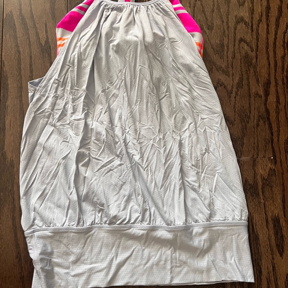 🦄 Lululemon: Classic Yoga top. Like new